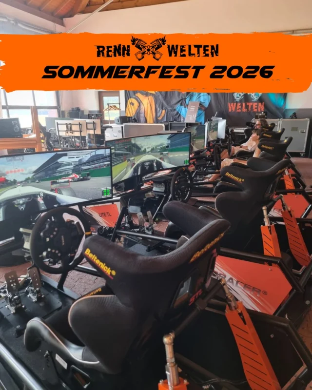 Update zu unserem RennWelten Sommerfest am 11.07. ☀️🏁

Wir hatten euch ja schon erzählt, dass unsere neuen ActoRacer beim Sommerfest natürlich eine große Rolle spielen werden. Jetzt gibt es dazu noch ein paar Infos.

Die wichtigste zuerst: Ihr könnt die ActoRacer an dem Tag kostenlos testen. 🎉

Deshalb haben wir uns entschieden, doch keine festen Zeitslots zu machen. Wir halten es lieber entspannt: Es wird gefahren, wie man kommt. Wer Lust hat, stellt sich dazu, wartet kurz, steigt ein und dreht seine Runden. Natürlich wird fair abgewechselt, damit möglichst viele von euch drankommen.

Die ActoRacer sind Full-Motion-Rennsimulatoren, bei denen ihr nicht einfach nur vor einem Bildschirm sitzt. Durch schnelle Aktoren werden Bewegungen, Lenkimpulse, Bremsen, Kurven und sogar Unebenheiten auf der Strecke direkt spürbar. Das macht das Ganze noch näher am echten Renngefühl und bringt ordentlich Bewegung ins Headquarter.

Ihr könnt gegeneinander fahren, Bestzeiten vergleichen und euch mit Freundinnen, Freunden oder Familie messen. Dabei ist es egal, ob ihr schon Simracing-Erfahrung habt oder einfach mal ausprobieren wollt, wie sich so ein Simulator anfühlt.

Und keine Sorge: Es muss nicht direkt Full Motion sein. Für alle, die erstmal etwas leichter einsteigen möchten, gibt es auch unsere Rigs ohne Full Motion.

Wer am 11.07. auf den Geschmack kommt, kann ab dem 13.07. direkt Slots online buchen. Für sich selbst, mit Familie und Freunden, als Geschenk oder auch für Firmenevents und Teambuilding-Maßnahmen.

Kommt vorbei, wir freuen uns auf euch! 🏁

#rennwelten